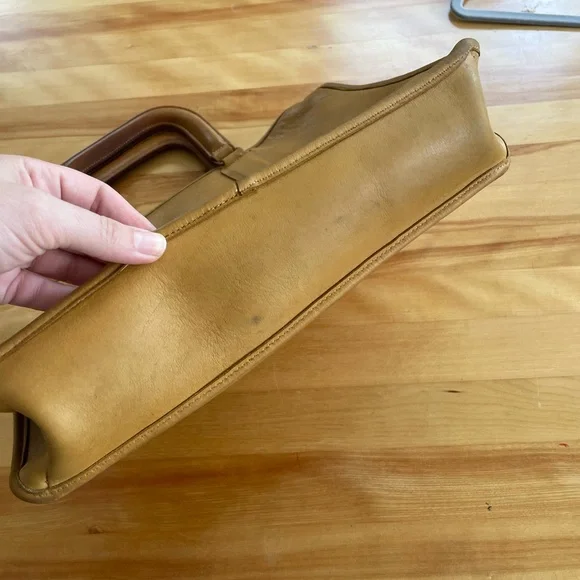 1960s Vintage Coach Putty NYC portfolio bag with handles - Picture 3 of 9